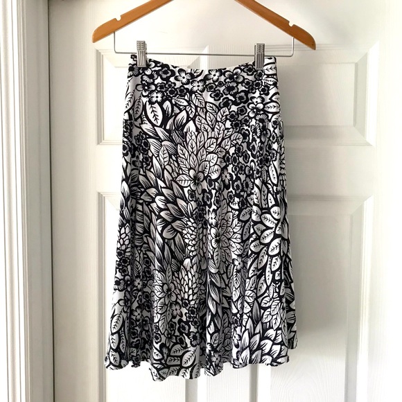 H&M Dresses & Skirts - H&M Floral Comfort Waist Midi Skirt B1
